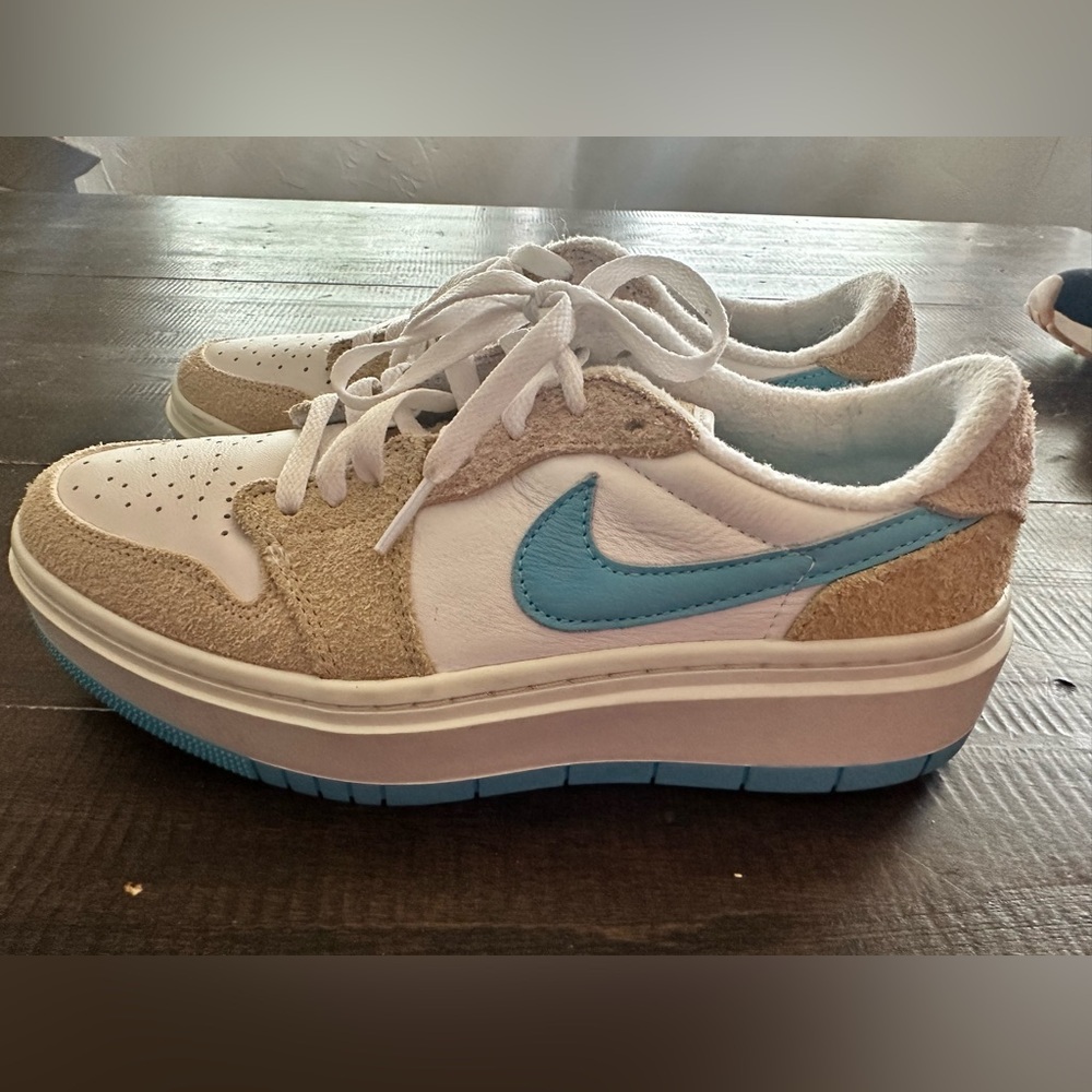 Nike air White and Blue Low-Top Sneakers with Leather Upper